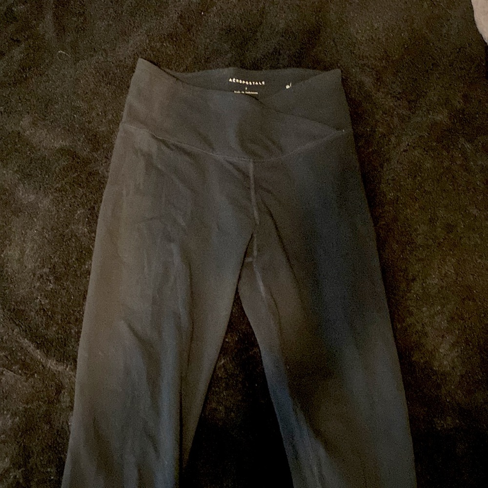 I am selling these black aeropostal leggings. size small.